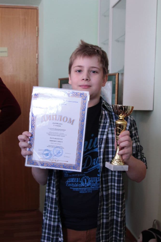 Гарбуз Мирон 10 лет, бумажная пластика, "Домик Рыбака", преп. Храмова М.А. - Диплом I степени;