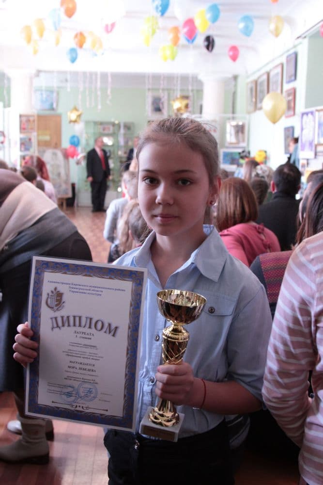 Лебедева Нора 10 лет, аппликация "Домик Лесного пожарного" , преп. Воронова В.В.- Диплом I степени;
