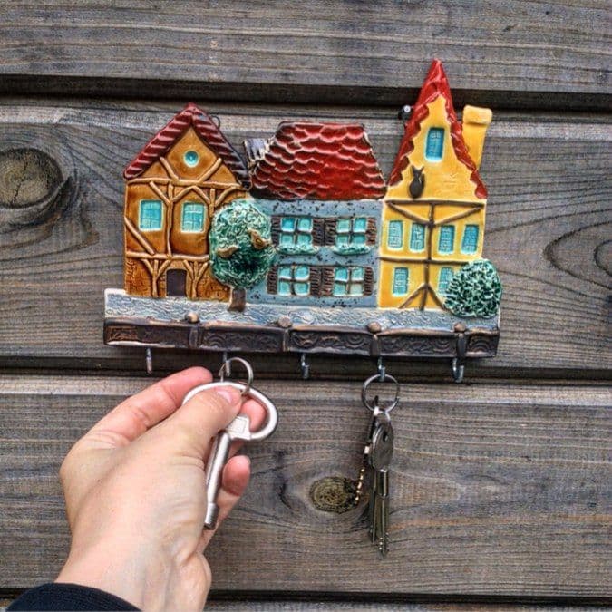 Керамическая ключница